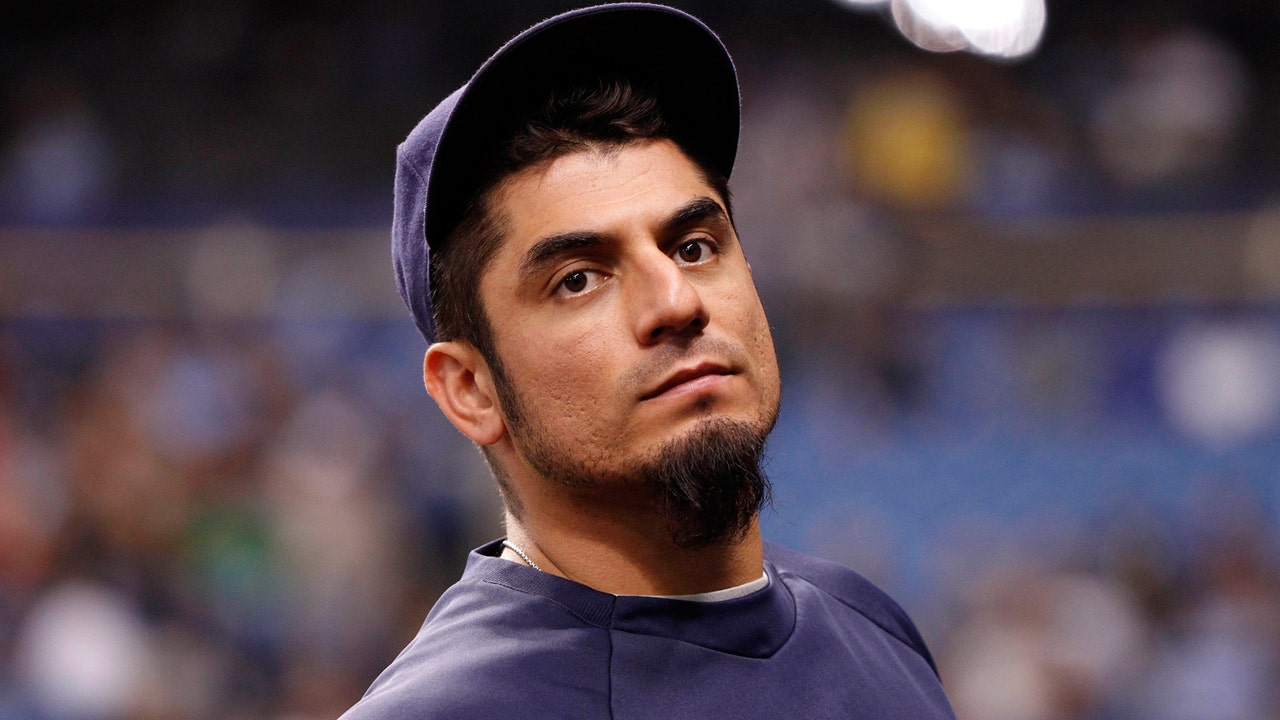 Oblique strain sends Brewers' hottest starter Garza to disabled list